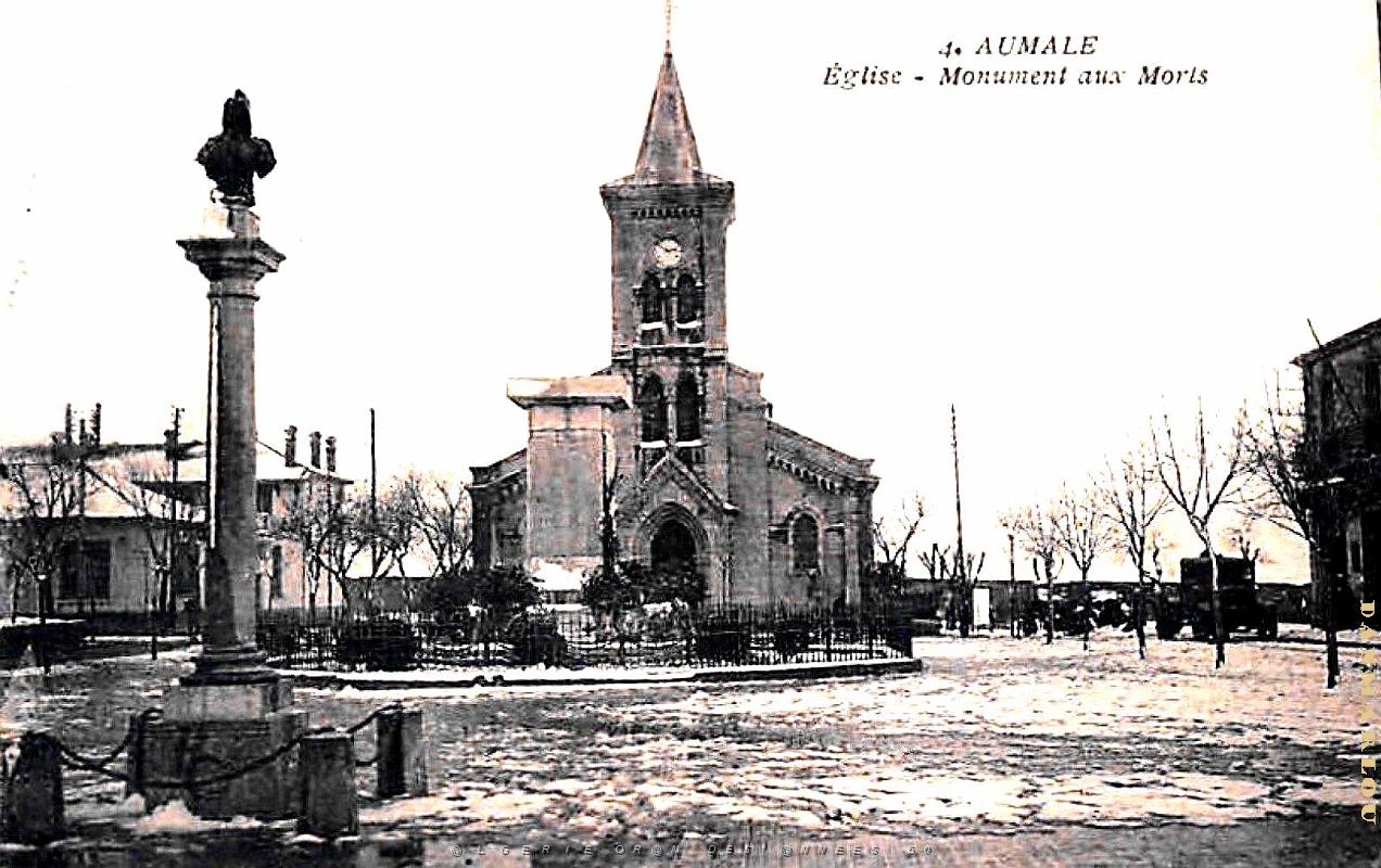 Aumale - Eglise et Monument aux Morts.jpg